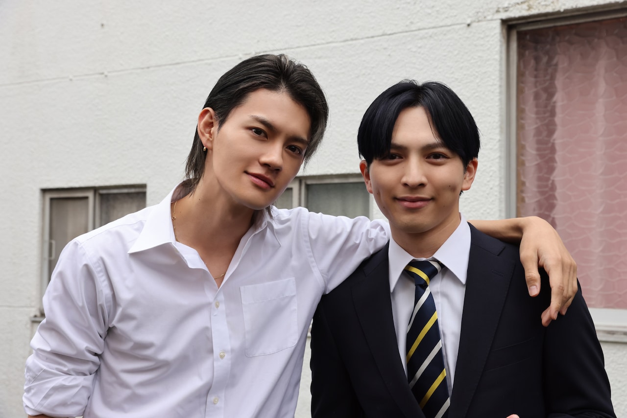 「ESCAPE それは誘拐のはずだった」で共演した佐野勇斗と吉田仁人（ともにM!LK）。 ©日本テレビ