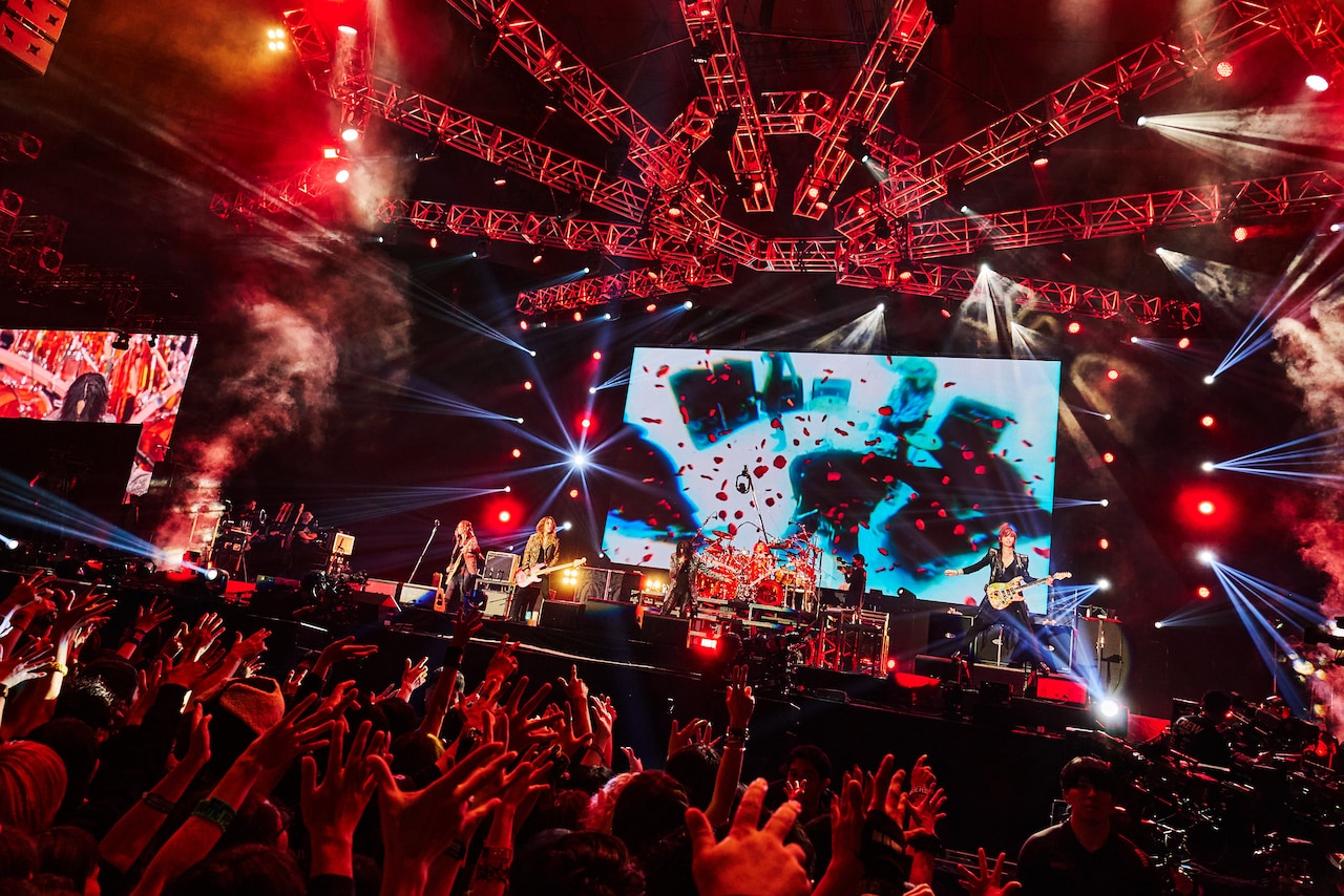 LUNATIC FEST. 2025」初日公演で「ROSIER」をパフォーマンスする LUNA