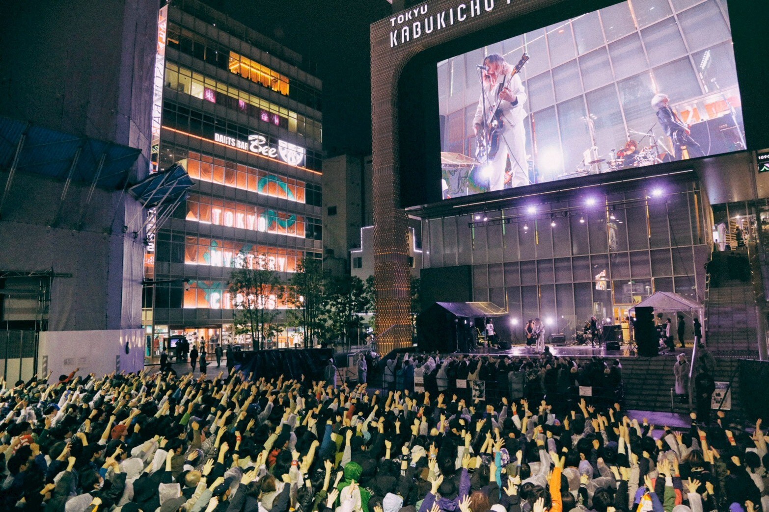 a flood of circleが誕生の地・新宿に凱旋、歌舞伎町に轟かせた渾身の