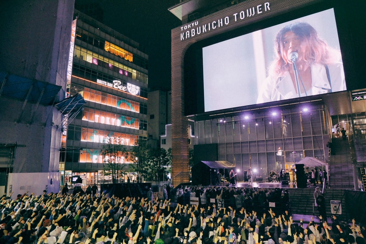 a flood of circleが誕生の地・新宿に凱旋、歌舞伎町に轟かせた渾身のロックンロール