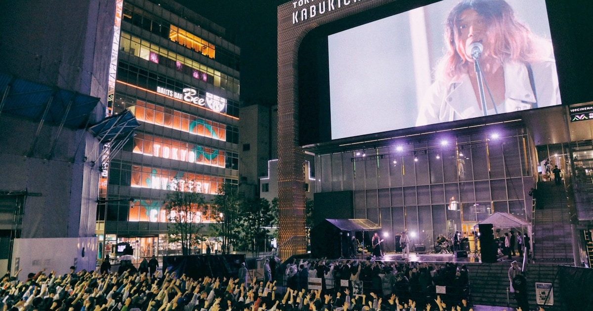 a flood of circleが誕生の地・新宿に凱旋、歌舞伎町に轟かせた渾身の 