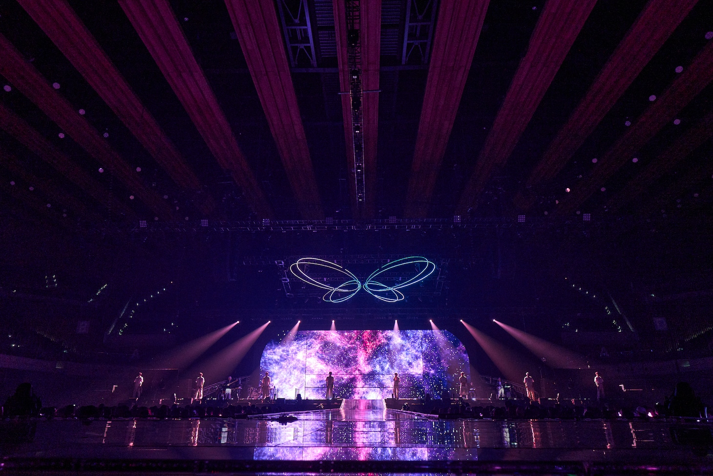 「FANTASTICS LIVE TOUR 2025 "BUTTERFLY EFFECT" -FLY WITH YOU-」東京・有明アリーナ公演の様子。