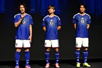 左から南野拓実選手、久保建英選手、中村敬斗選手。