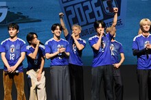 JO1とINIが登壇した発表会の様子。