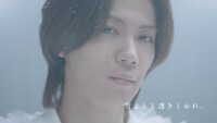 Number_iが出演するテレビCM「i Bright.－雪よりも透きとおれ。－」編より。