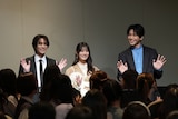 左から山下幸輝、小坂菜緒、中沢元紀。