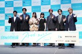 左から千葉雄大、中沢元紀、小坂菜緒、福本莉子、高橋恭平、山下幸輝、伊野尾慧。