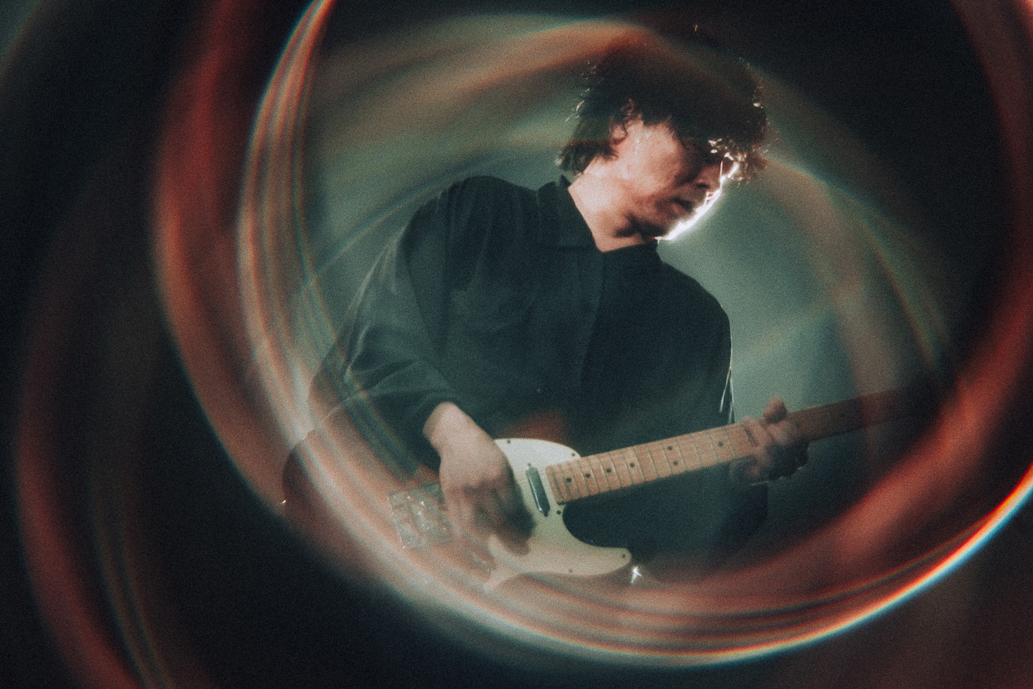 高橋國光（G, Vo）（Photo by Kazma Koyabashi）