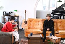 左から有働由美子、木村拓哉。©テレビ朝日