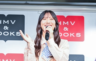 撮影を振り返る河田陽菜。