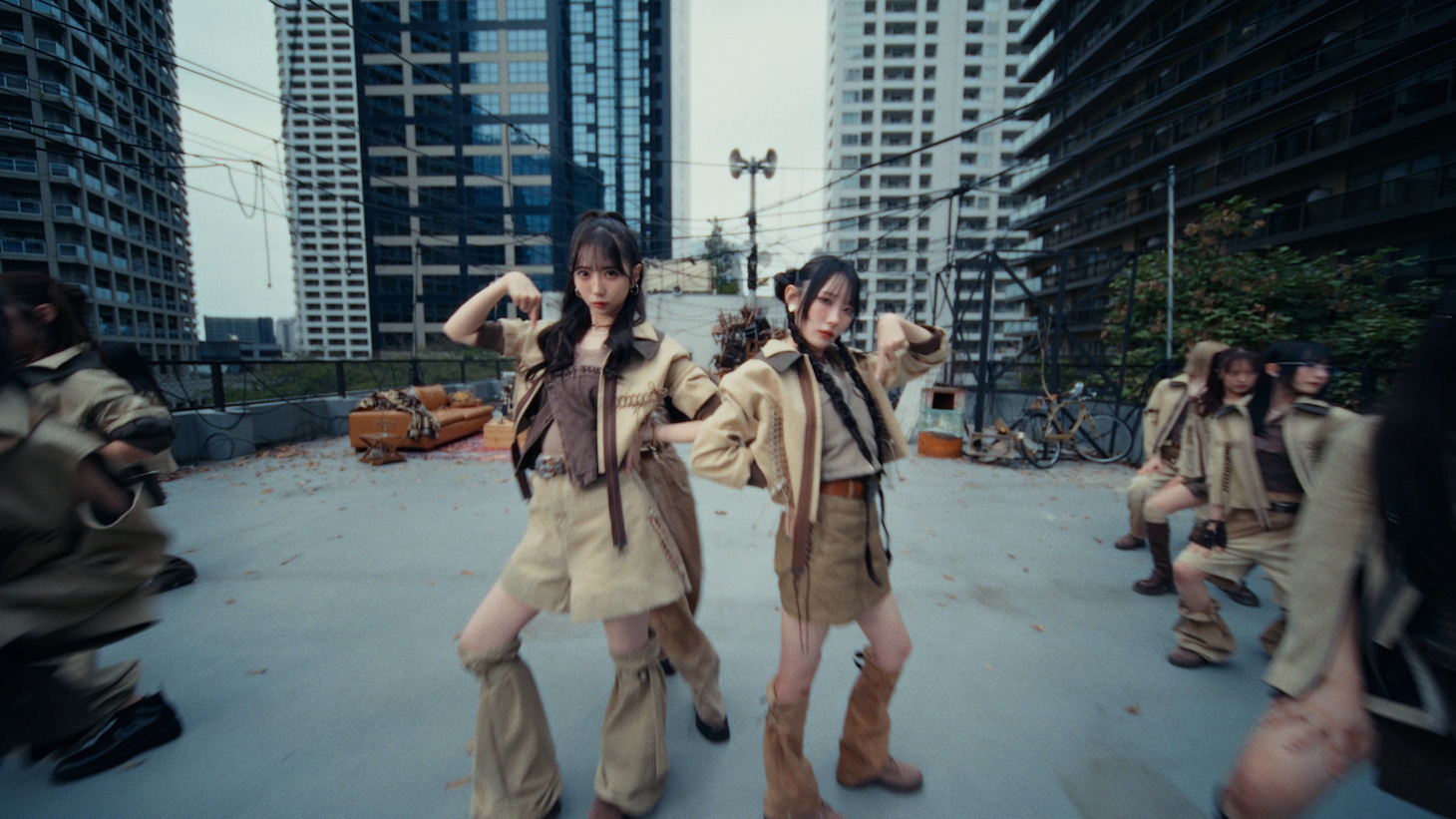 ≠ME「排他的ファイター」MVより。