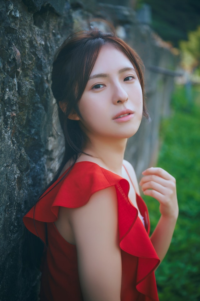 大塚七海（NGT48）の1st写真集より。©KADOKAWA / 写真：岡本武志