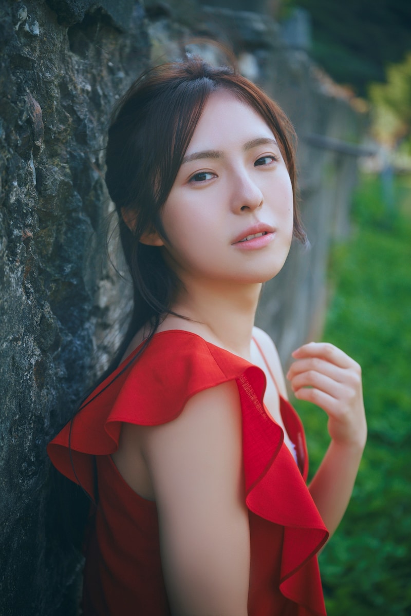 大塚七海（NGT48）の1st写真集より。©KADOKAWA / 写真：岡本武志