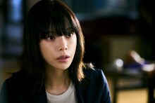 「連続ドラマW シャドウワーク」より桜井ユキ演じる刑事・北川薫。