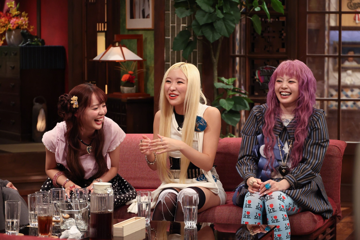 「さんまのまんま おしゃべり万博！開幕SP」よりXGの出演パート。©カンテレ・フジテレビ