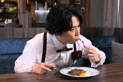 絶品料理を味わう宮舘涼太（Snow Man）。©TBS