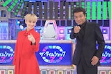 左からホラン千秋、中山秀征。©テレビ朝日