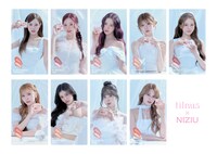 tilnusの新商品「パールコア アイパレット」を手にしたNiziU。