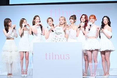 MAYUKAの誕生日を祝福するNiziUメンバー。