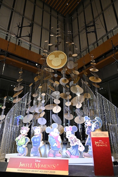 「Celebration Tree ＜Mickey & Friends＞」メインモニュメント