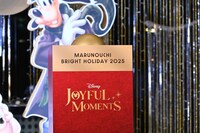 King & Princeが押した「Celebration Tree ＜Mickey & Friends＞」メインモニュメントの点灯スイッチ。