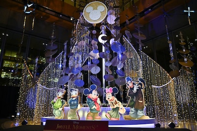 「Celebration Tree ＜Mickey & Friends＞」メインモニュメント
