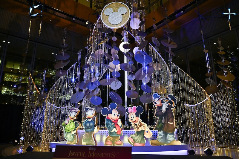「Celebration Tree ＜Mickey & Friends＞」メインモニュメント