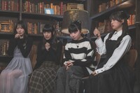 もな（右端）の挑戦を見守る年上組。