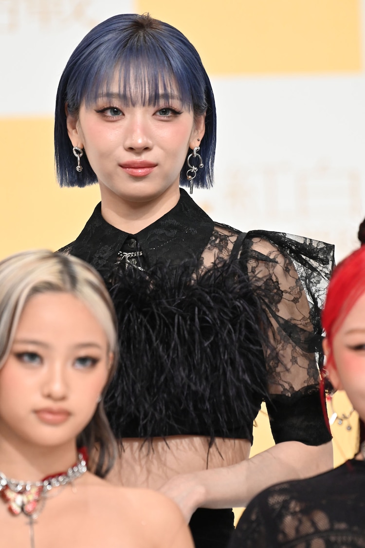 JISOO (HANA) tersenyum di acara konferensi pers Amazon Prime Day 2026