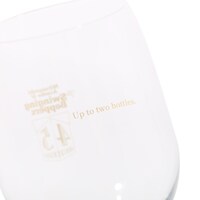 吾妻光良 & The Swinging Boppers 45th Anniversary SPECIAL BANQUET ワイングラス。45周年ロゴの反対側には、楽曲「大人はワイン2本まで」にちなみ「Up to two bottles.」の文字が。