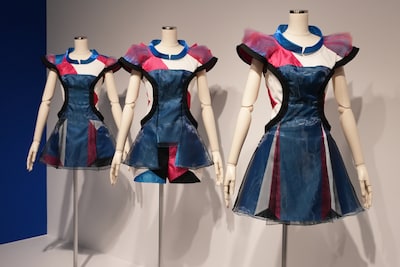 「Magic of Love」の2種類の衣装を合成したデザインの「Perfume WORLD TOUR 2nd」衣装。