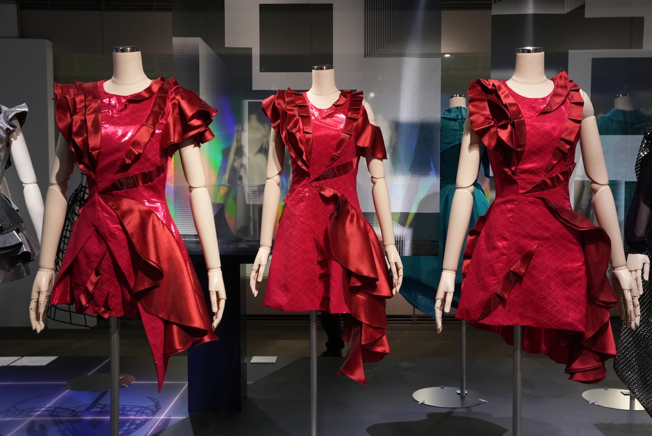 Perfume 8th Tour 2020 “P Cubed” in Dome」の衣装。重ね着をしても