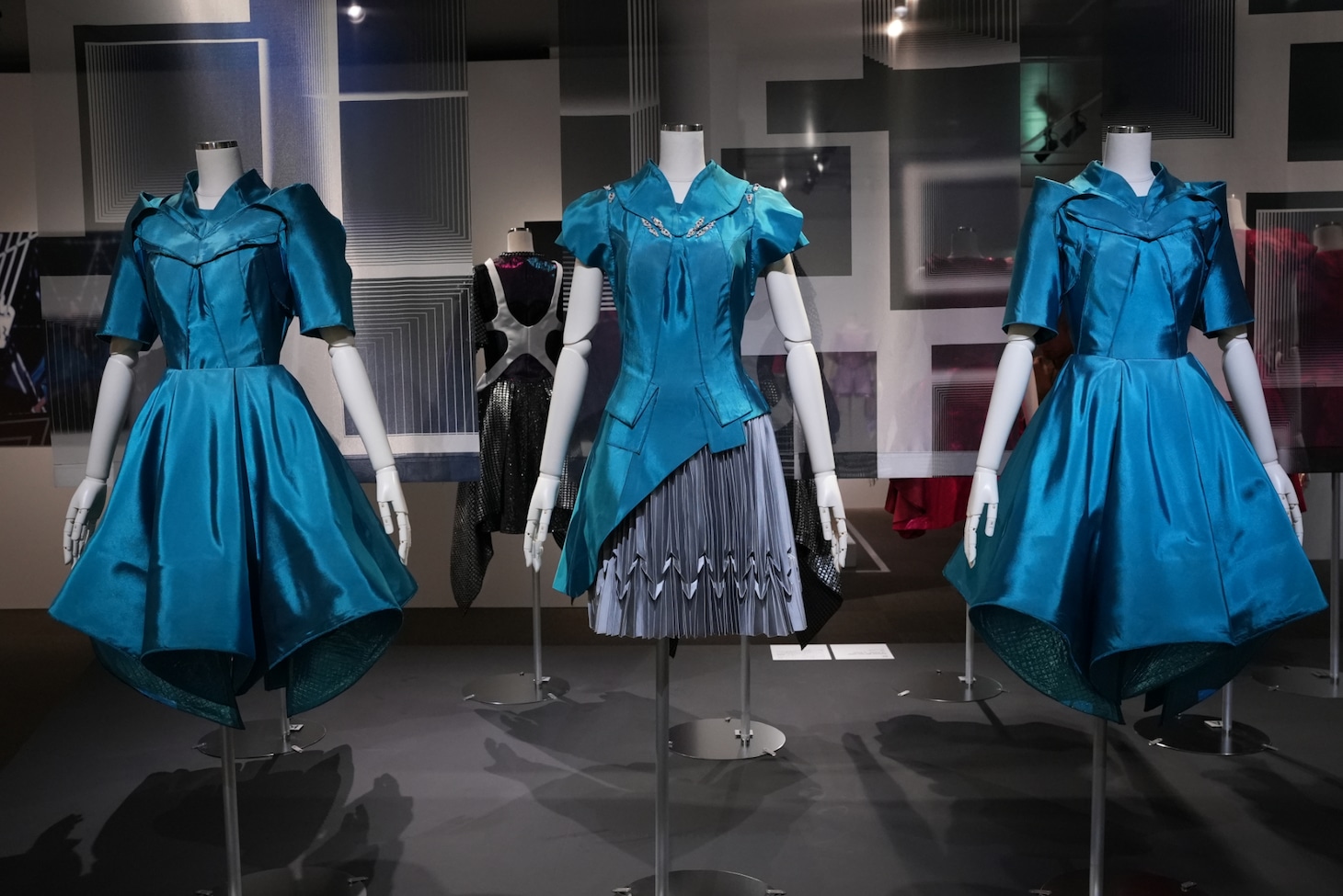 「Perfume 8th Tour 2020 “P Cubed” in Dome」の衣装。小さな輪が集まり、1つの大きな和を構成するというアイデアのアンサンブル式ドレス。