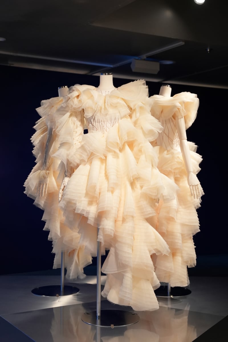 2025年9月の東京・東京ドーム公演のラストシーン「GISHKI」衣装。