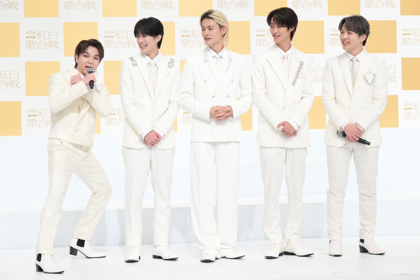 めちゃくちゃキレのある「イイじゃん」披露を約束する塩﨑太智（左）。