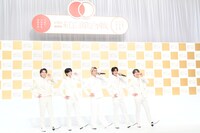 壇上でM!LKポーズを決めるM!LK。