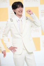 大笑いする山中柔太朗。