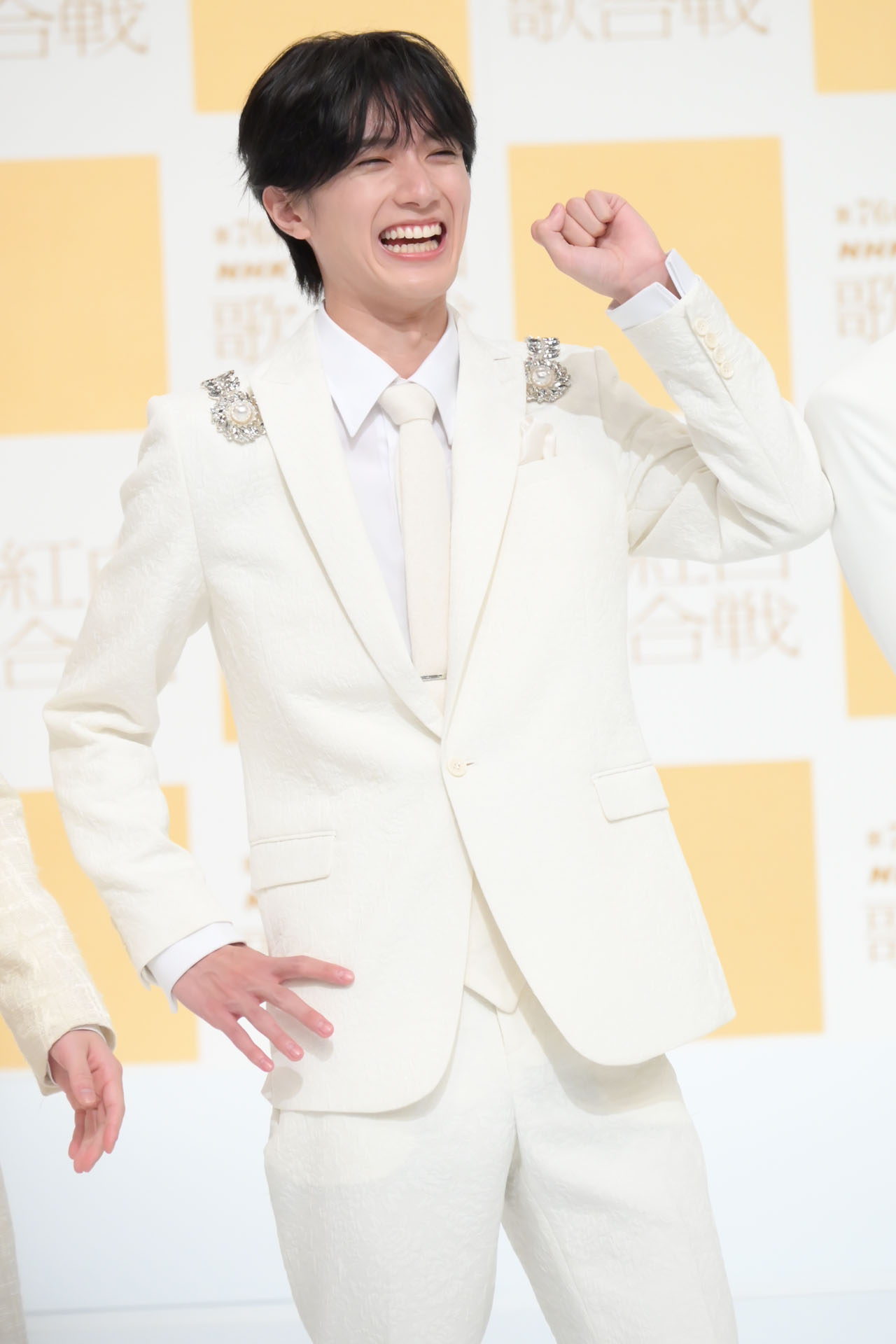 大笑いする山中柔太朗。