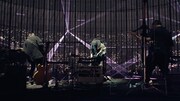 「amazarashi『アンアライブ』from LIVE 電脳演奏監視空間 ゴースト」のワンシーン。