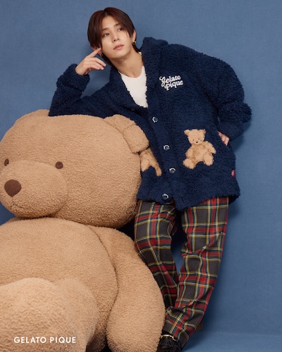 山田涼介。ジェラート ピケのホリデーコレクションのビジュアルより。