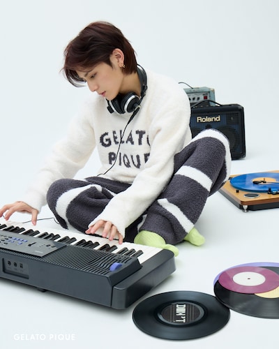 山田涼介。ジェラート ピケのホリデーコレクションのビジュアルより。