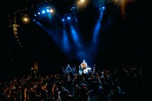 石崎ひゅーいのライブの様子。（撮影：Goku Noguchi）