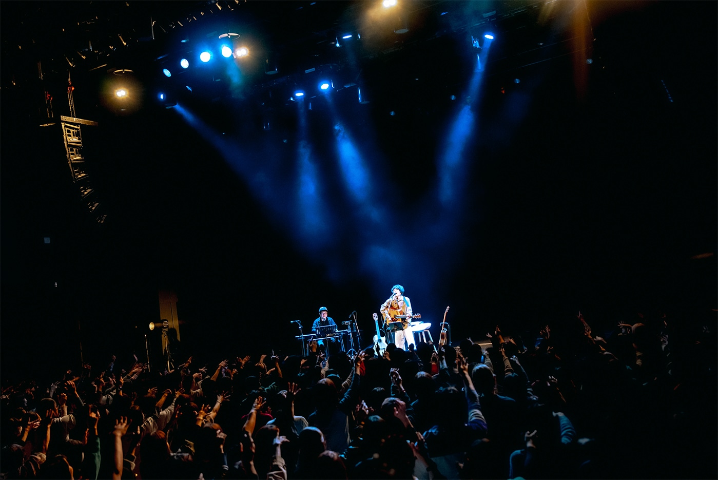 石崎ひゅーいのライブの様子。（撮影：Goku Noguchi）
