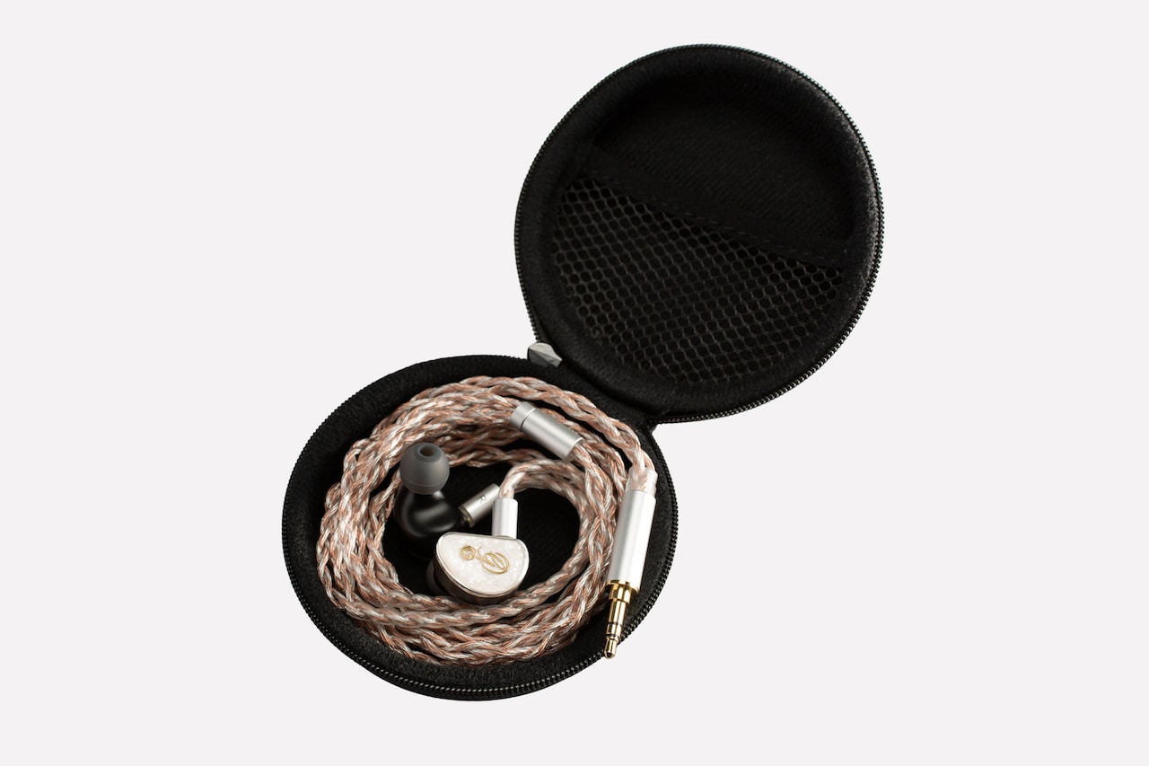 ゴスペラーズ 30周年記念オリジナルイヤホン」商品画像 [画像