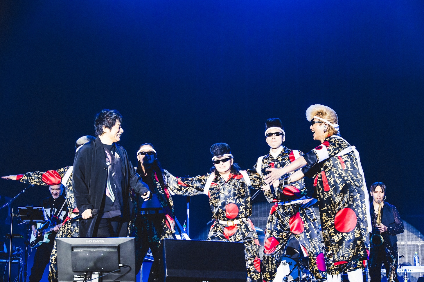 ASKAと氣志團。（撮影：青木カズロー）