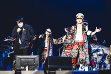 ASKAと氣志團。（撮影：青木カズロー）