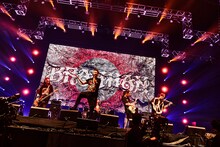 BRAHMANとSUGIZO（G, Violin / LUNA SEA）によるセッションの様子。