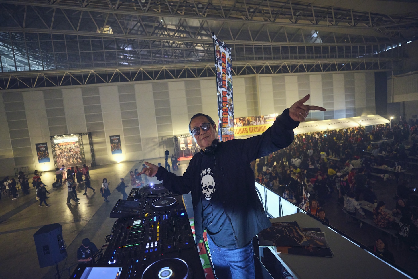 DJブースに登場したISHIKAWA。（撮影：中野修也）