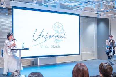 岡田奈々の3rdアルバム「Unformel」プレミアム先行試聴会イベントの様子。