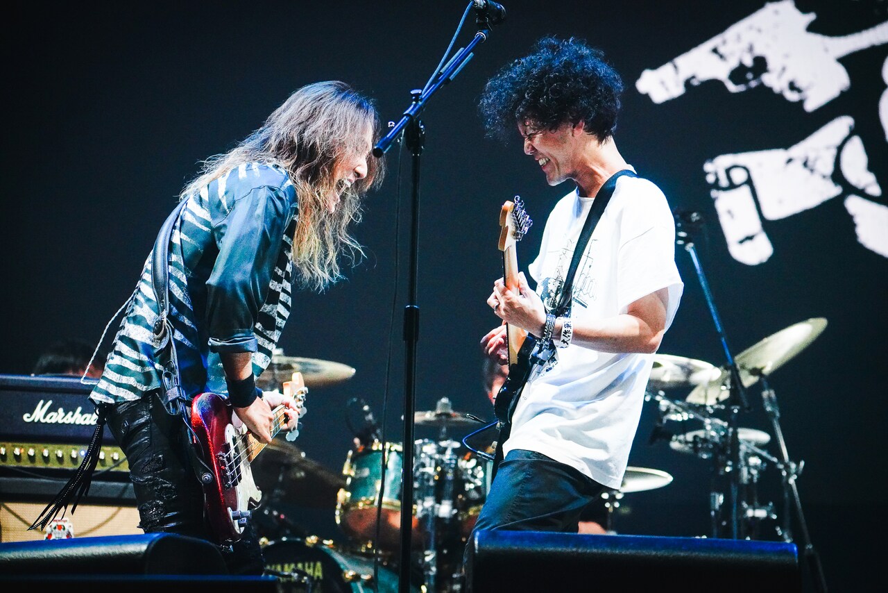 左からJ（LUNA SEA）、菅原卓郎（9mm Parabellum Bullet）。 - LUNA